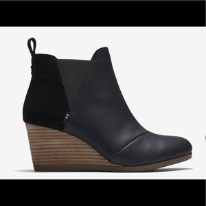 NWT Toms Kelsey Boots Black Leather/Suede sz 5.5